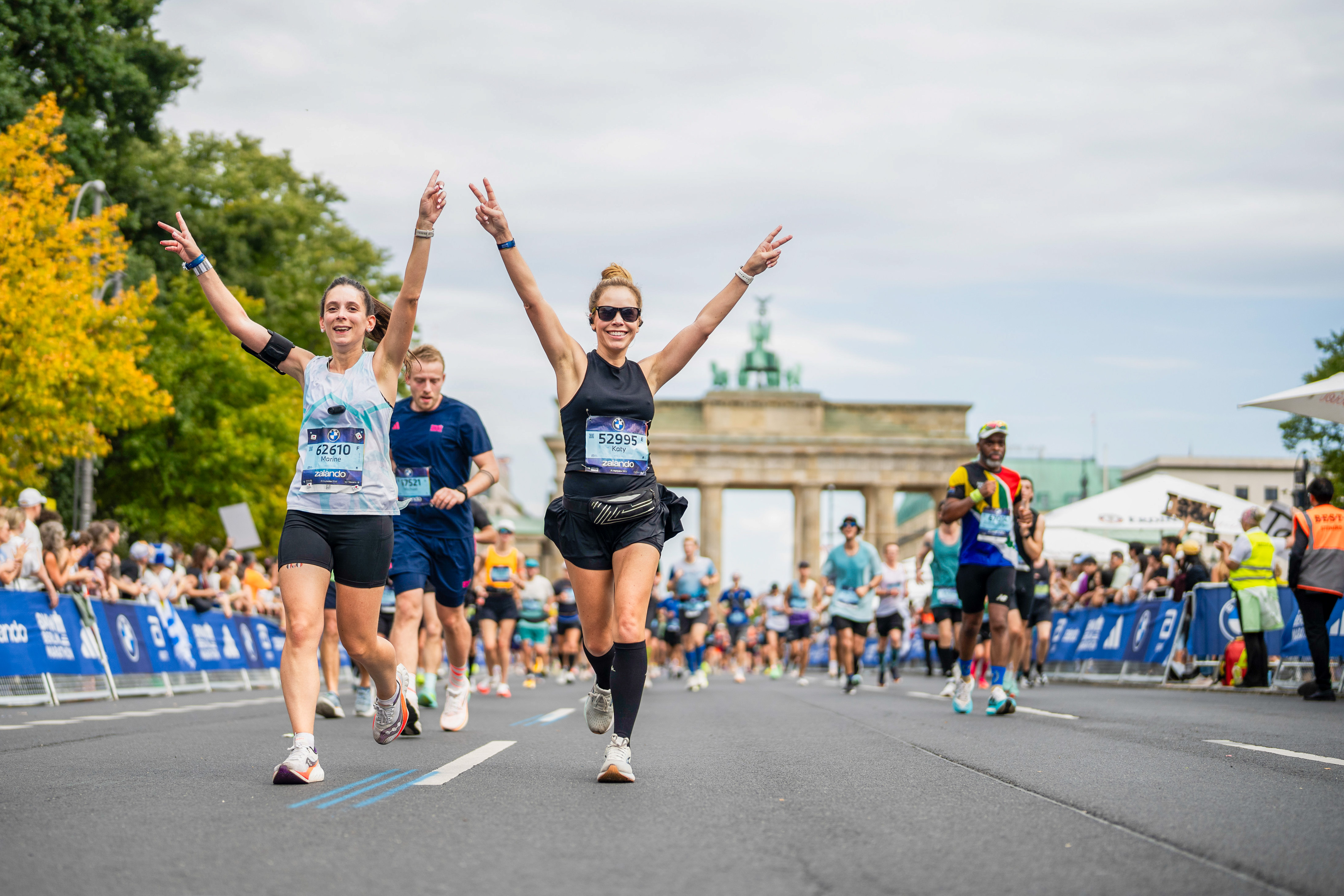 Fotos vom BMW BerlinMarathon Harry Styles bleibt unter drei Stunden −